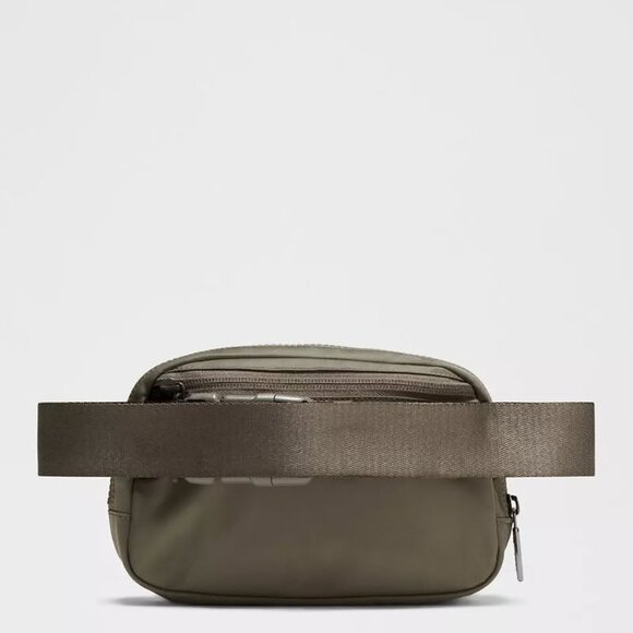 Lululemon Everywhere Belt Bag 1L in Army Green, BNWT - Picture 3 of 7